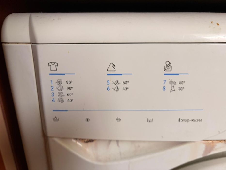 Vand ieftin masina de spalat Indesit
