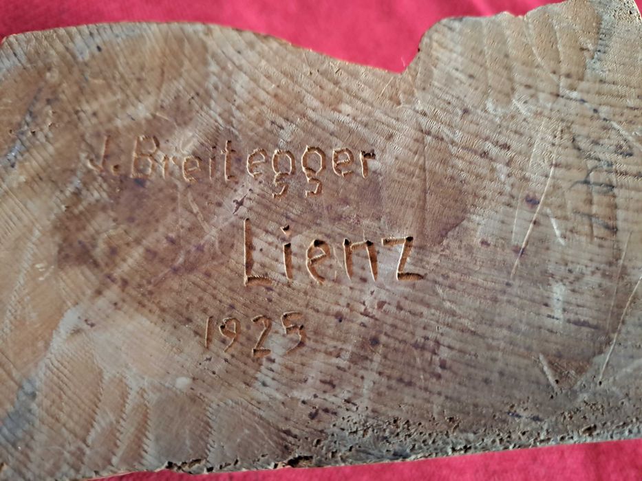 sculptura lemn semnata datata 1925