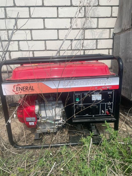 Продаётся электрогенератор бензиновый на 220В