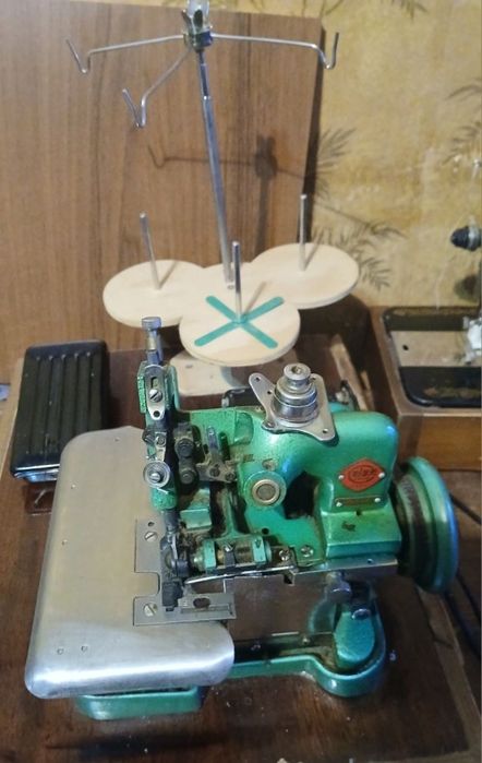 Продаю оверлок " бабочка "