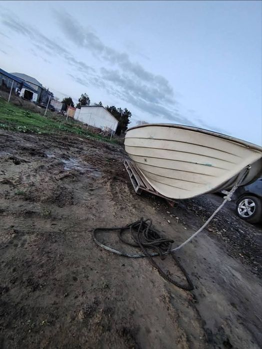 Vand barca merge și la mare