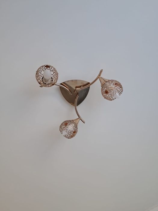 Продам    люстру