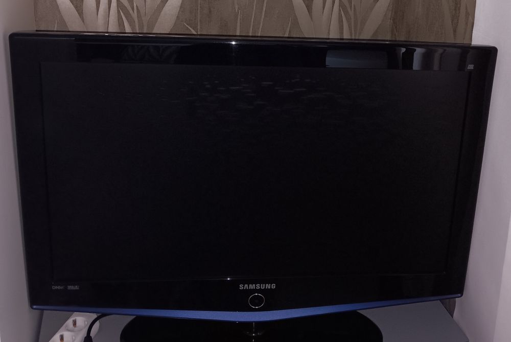 Телевизор-стар , работещ, 32 инча