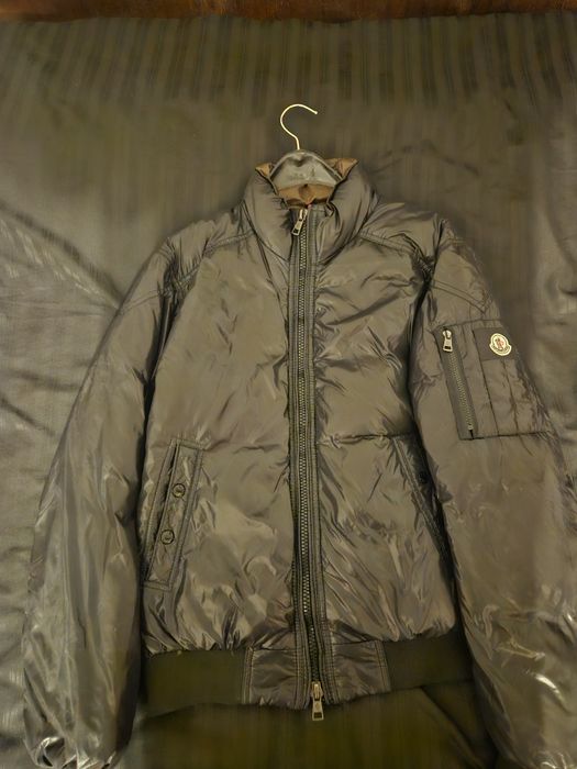 Moncler яке тип бомбър