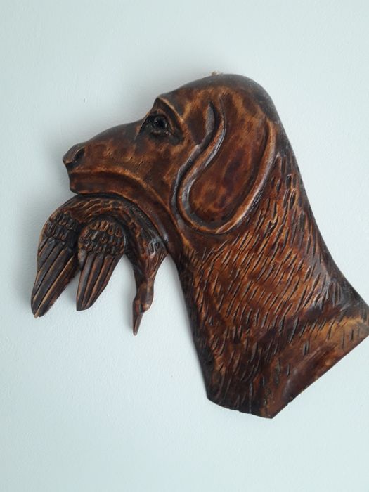 Sculptura câine vanatoare cu rata