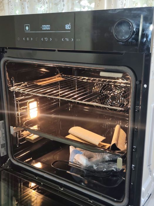 Cuptor încorporabil Hisense BSA66346PBGWIFI – Nou, nefolosit, Wi-Fi, Piroliză, 77 L