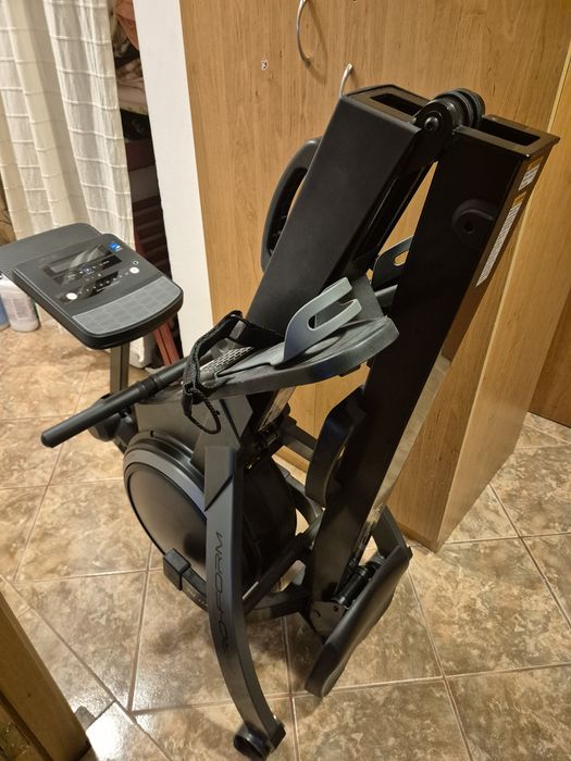 Simulator de vâslit ProForm – Nou, cu garanție (păcat să fie cuier!)
