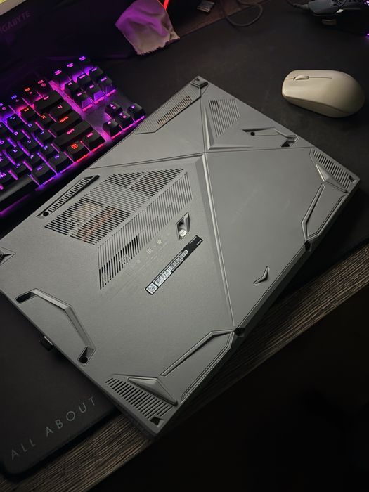 Vand Laptop MSI Thin 15 B13VE intel i7 Nvidia RTX 4050 16GB Ram