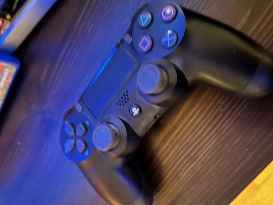 PlayStation 4 Pro 1TB + 4 jocuri | Cutie originală | Stare foarte bună