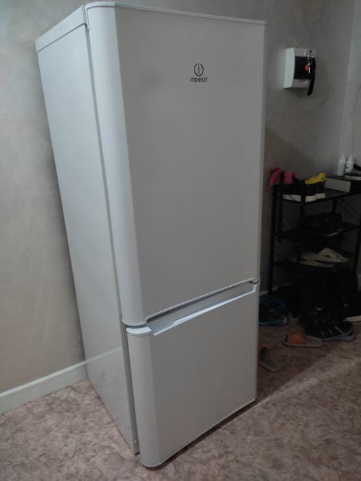 Холодильник Indesit