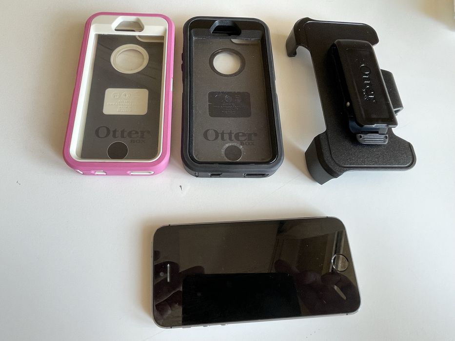 Iphone 5S 32GB с Otter box удароустойчиви