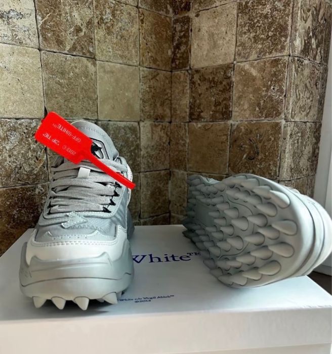 Adidasi off white odsy 1000