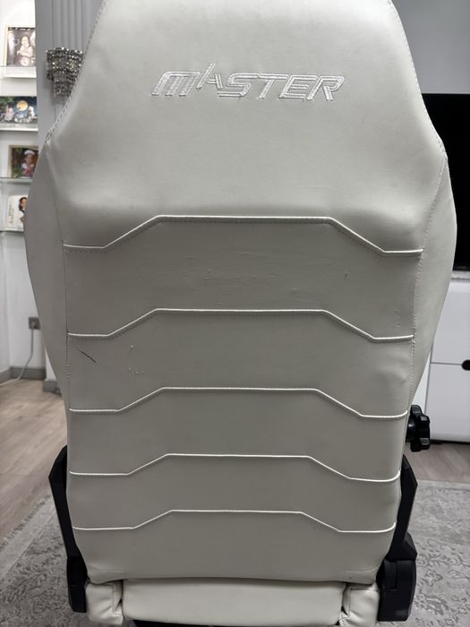 Игровое компьютерное кресло DXRacer Master