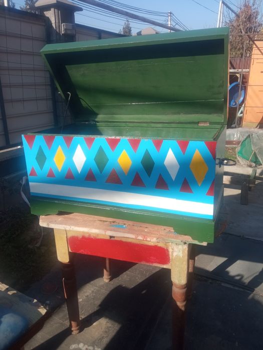 Продам деревянный.сундук.