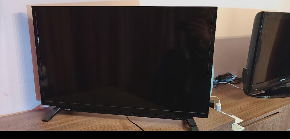 Toshiba 32 WL 1A63DG проблем в дънната платка.