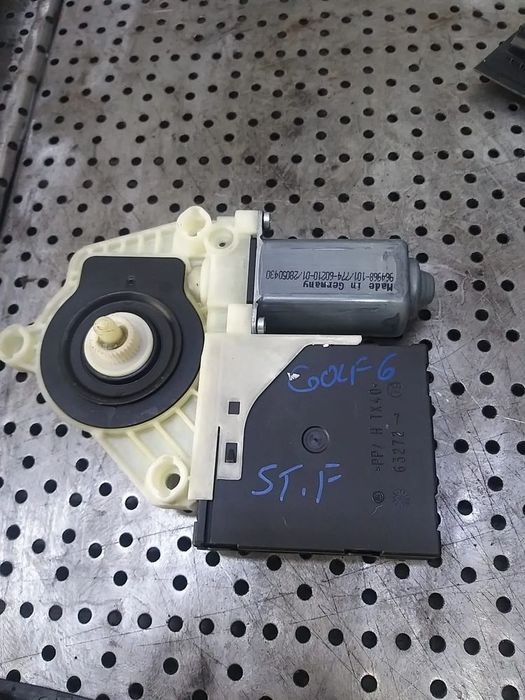 Motoras macara stanga fata vw golf 6 5k scurt 964968101 7746021001 5k0959793 5k0959701d