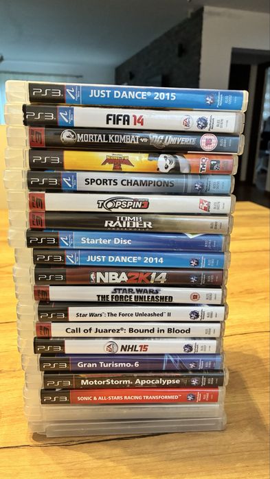 Pachet premium Playstation PS3 Slim + 2 controllere wireless Dual Shock 3 + kit PS Move (2 controllere + camera) + 2 docking stations + 18 jocuri
