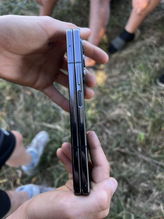 Samsung zfold5 245gb defe tiuni/ecranele din mijloc sunt stricate