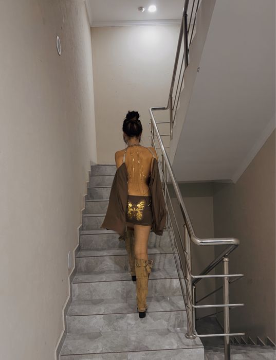 Шикарное платье с открытой спиной