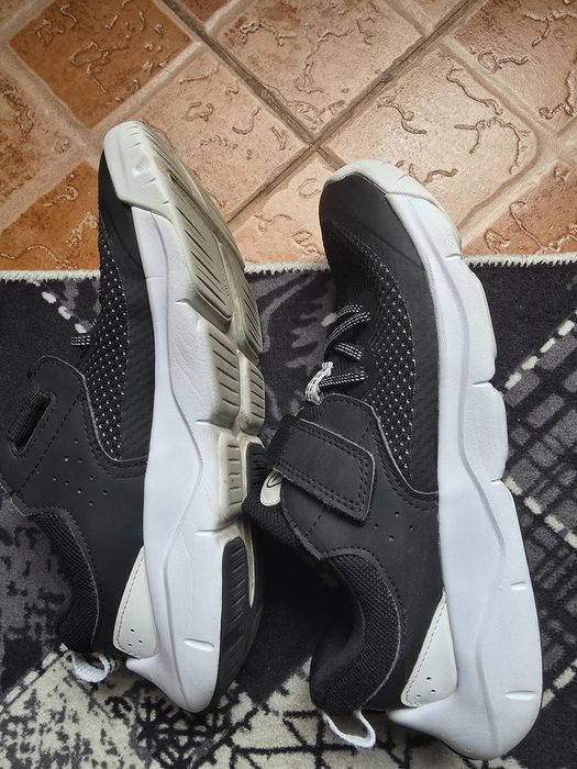 Adidasi Decathlon 38