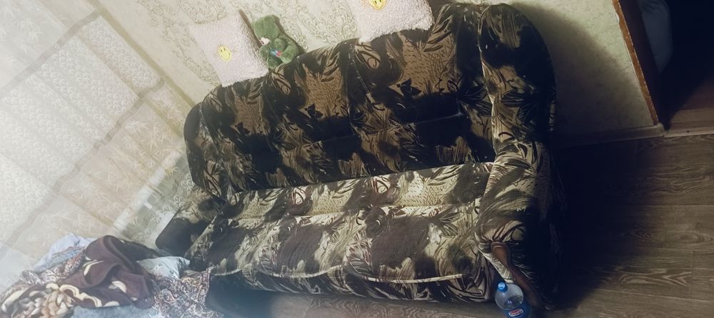 Даром диван и 2 кресла