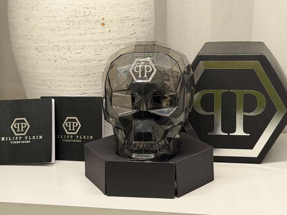 Продавам часовник PHILIPP PLEIN