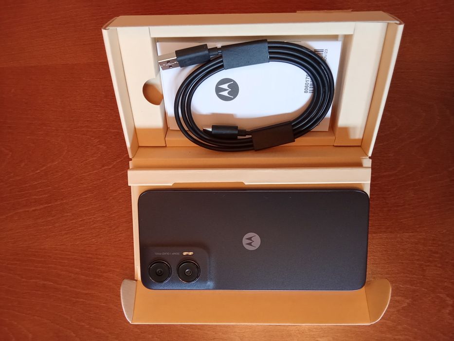 Чисто нов MOTOROLA G35 . Никога не е поставяна карта,разпечатан за сни
