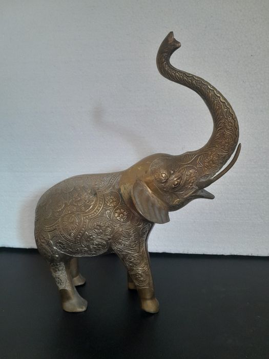 Elefant mare din bronz