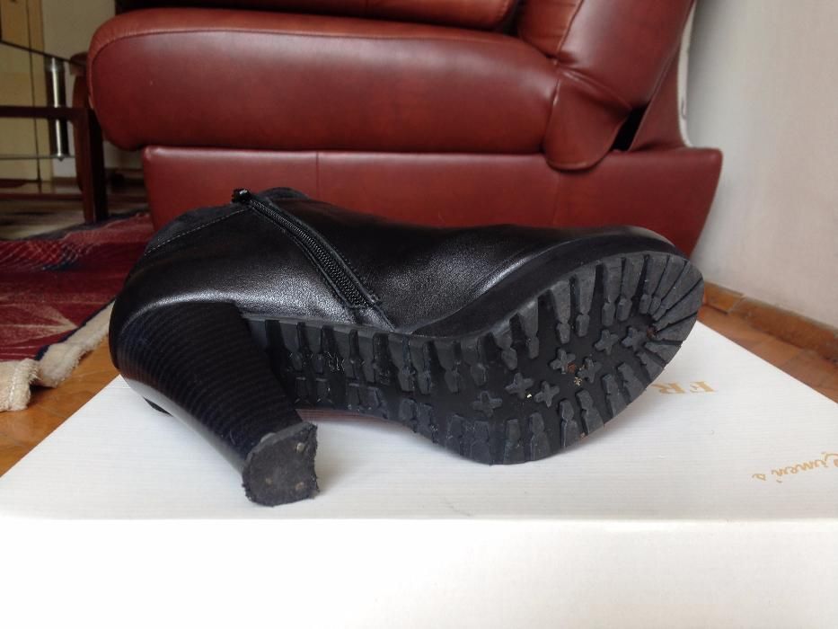 Черни боти на висок ток от ествествена кожа