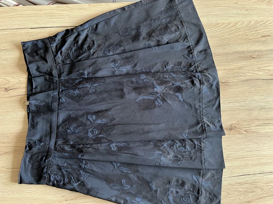 Дамски поли и блузки ,размер М