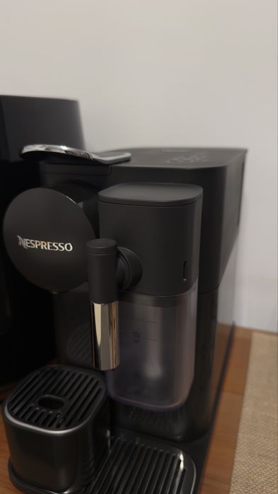 Espressor Nespresso by De’Longhi Lattissima One