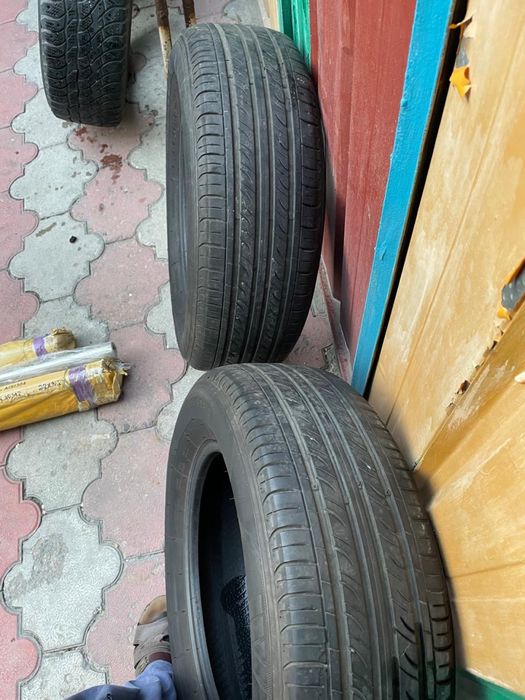 Продам резину на камри 40