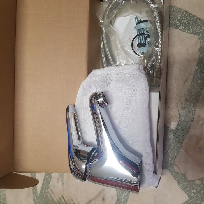 Смесител едноръкохватков стоящ за умивалник. Forma Vita модел Modena