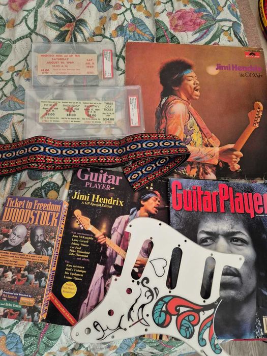 Продавам един лот Удсток 1969 Джими Хендрикс и грамофонни плочи