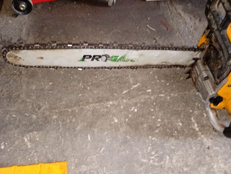 Moto fierăstrău cu lanț, drujba