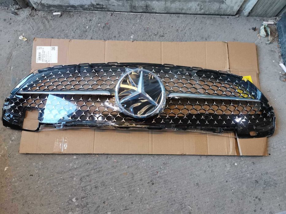 Предна сребристa решетка за Mercedes W206 C-Class