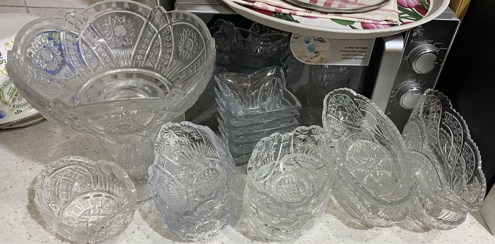 xrustalniy idishlar srochna sotiladi!!