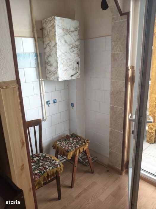 Etaj 1 - apartament 2 camere confort 1 decomandat - Zona Vidin.