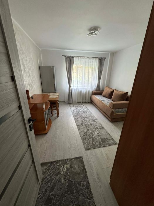 Închiriez garsonieră