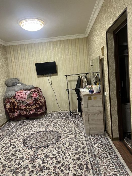 Yangi Choshtepada 2 xona sotiladi narsalari bilan