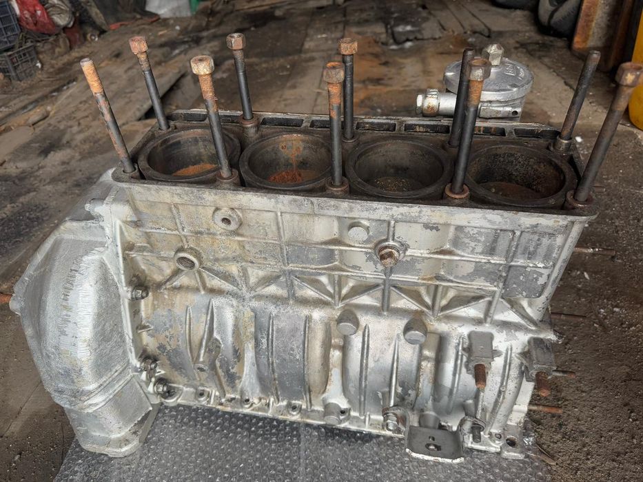 Блок двигателя 402