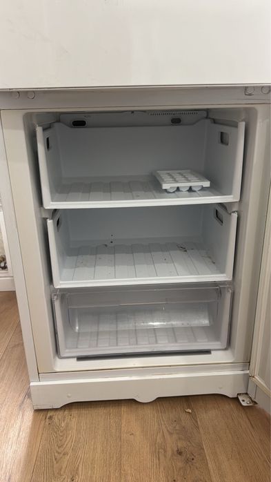 Продам холодильник на запчасти