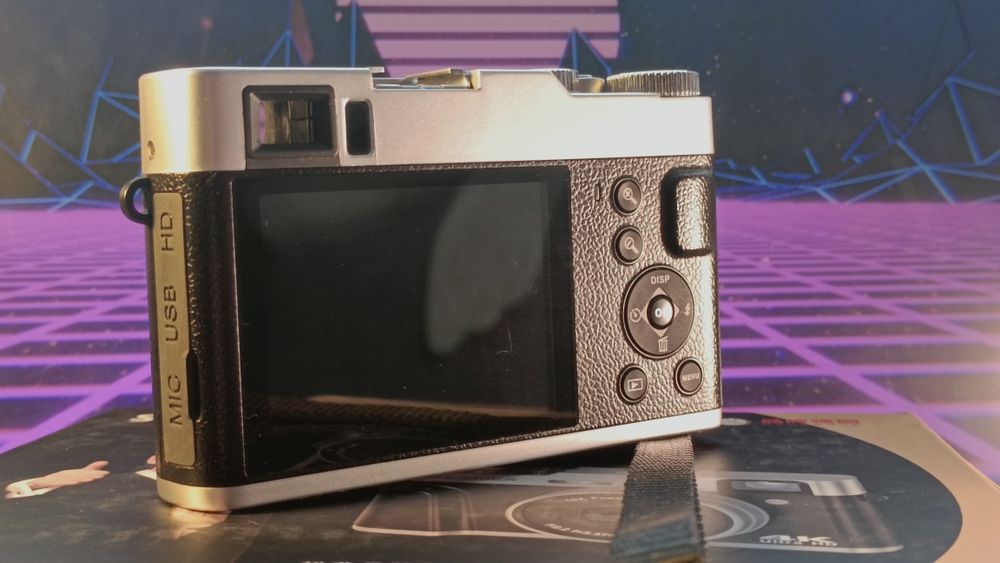 Фотоаппарат мыльница (80's style)