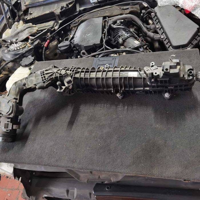 Всмукателния колектор за бмв 3.0д 258кс и 3.5 313кс