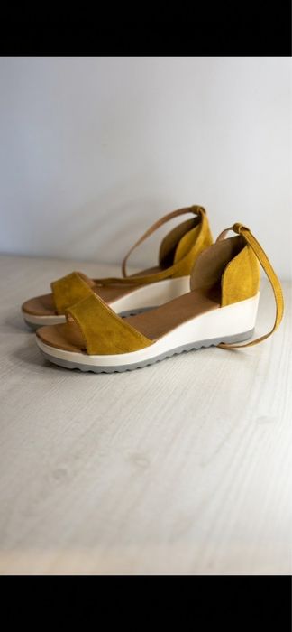 Sandale mustar piele intoarsa