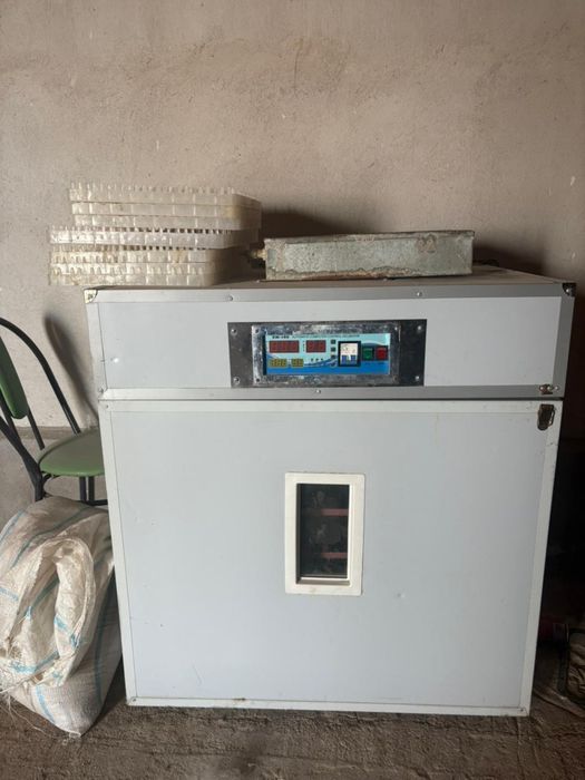 Инкубатор автоматический на 528 яиц