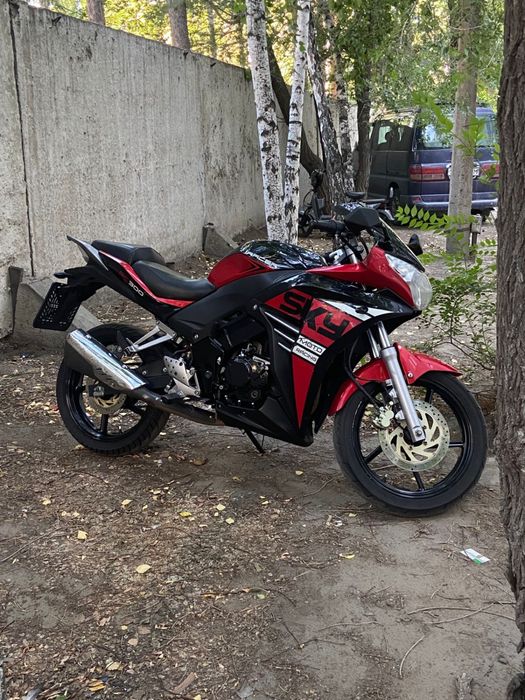 Мотоцикл 300кубовый