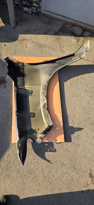 Крыло переднее правое на cadillac escalade