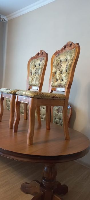 Продается стол со стульями