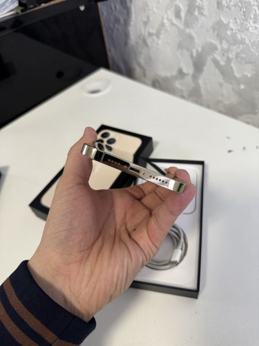 Iphone 13 в хорошем состояние